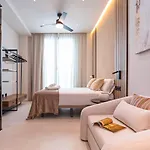 Magnificent Renovated 2Bd 2Bth Duplex With Terrace - City Centre