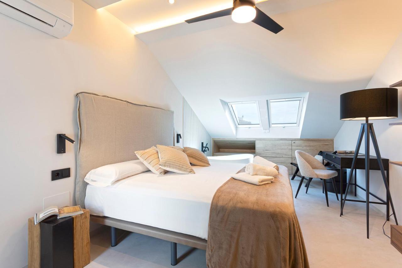 Magnificent Renovated 2bd 2bth Duplex With Terrace - Centre Apartment