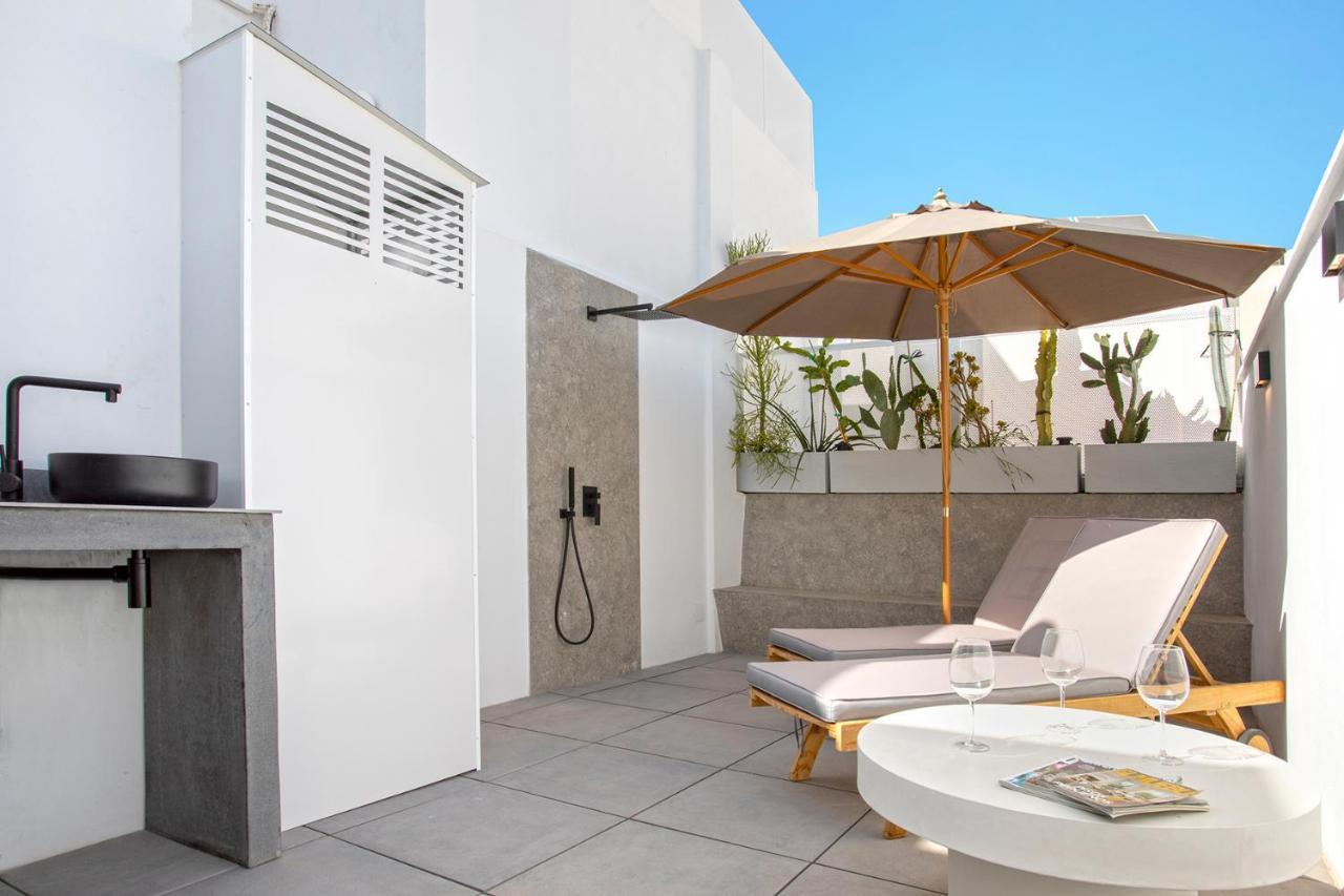 Magnificent Renovated 2bd 2bth Duplex With Terrace - Centre Apartment *