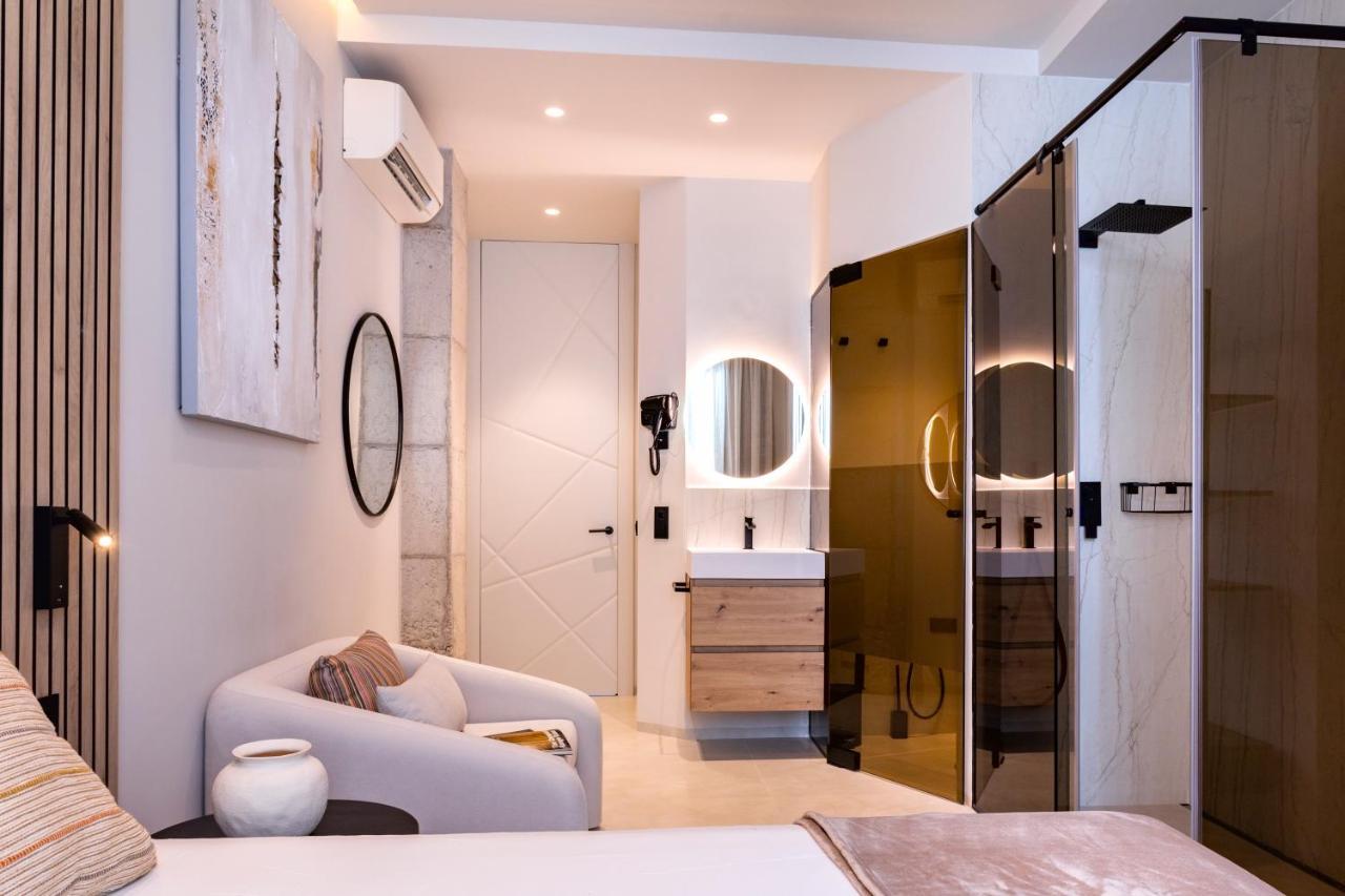 Magnificent Renovated 2bd 2bth Duplex With Terrace - Centre Apartment *